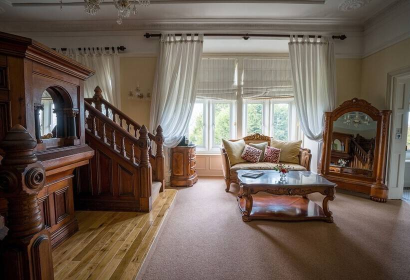 سوییت لوکس, Berwick Lodge