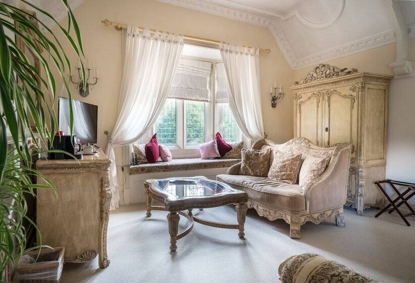سوییت سوپریور, Berwick Lodge
