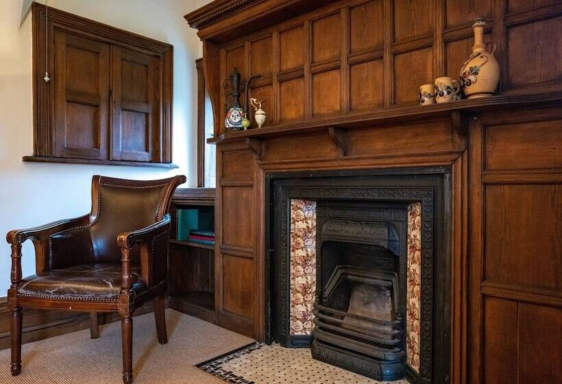 سوییت لوکس, Berwick Lodge