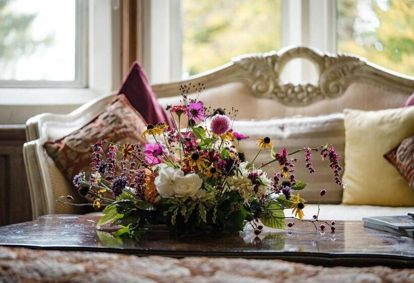 Deluxe Suite King Bed, Berwick Lodge