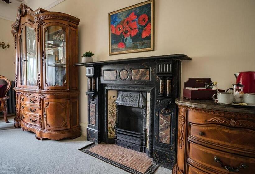 سوییت سوپریور, Berwick Lodge