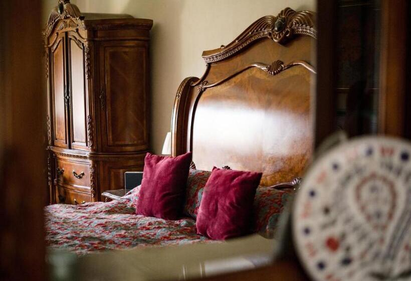 سوییت سوپریور, Berwick Lodge