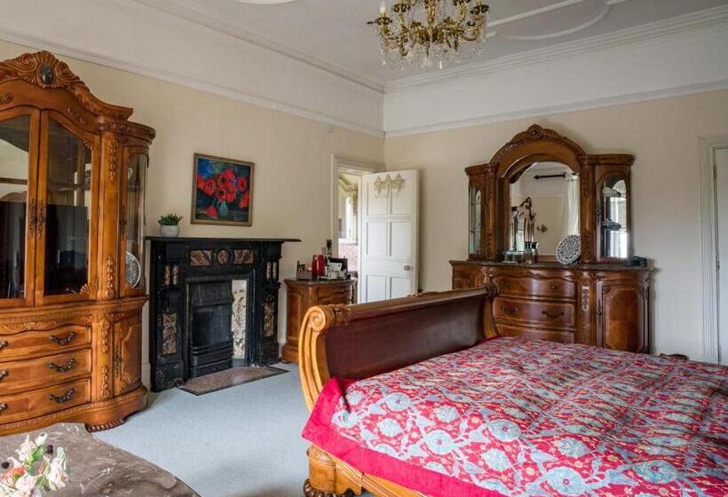سوییت سوپریور, Berwick Lodge