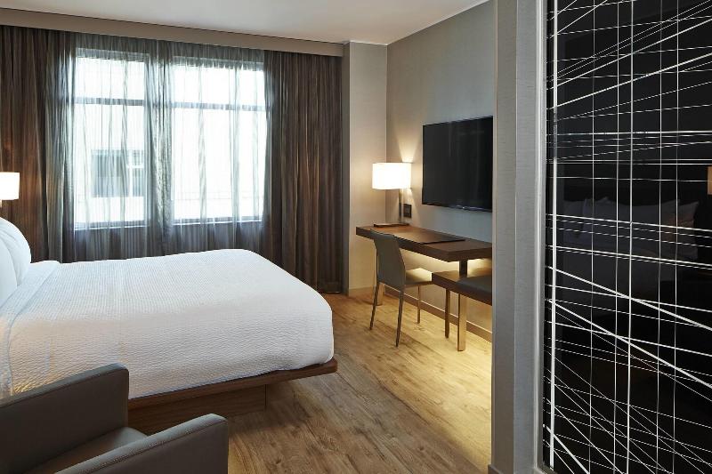 اتاق استاندارد با تخت بزرگ, Ac Hotel By Marriott Portland Downtown, Or