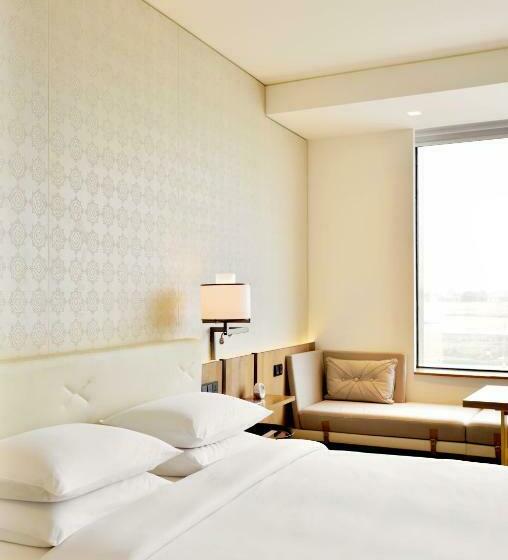 اتاق استاندارد با تخت بزرگ, Andaz Delhi, By Hyatt