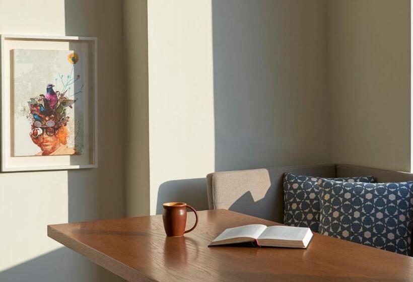 اتاق استاندارد با چشم‌انداز, Andaz Delhi, By Hyatt