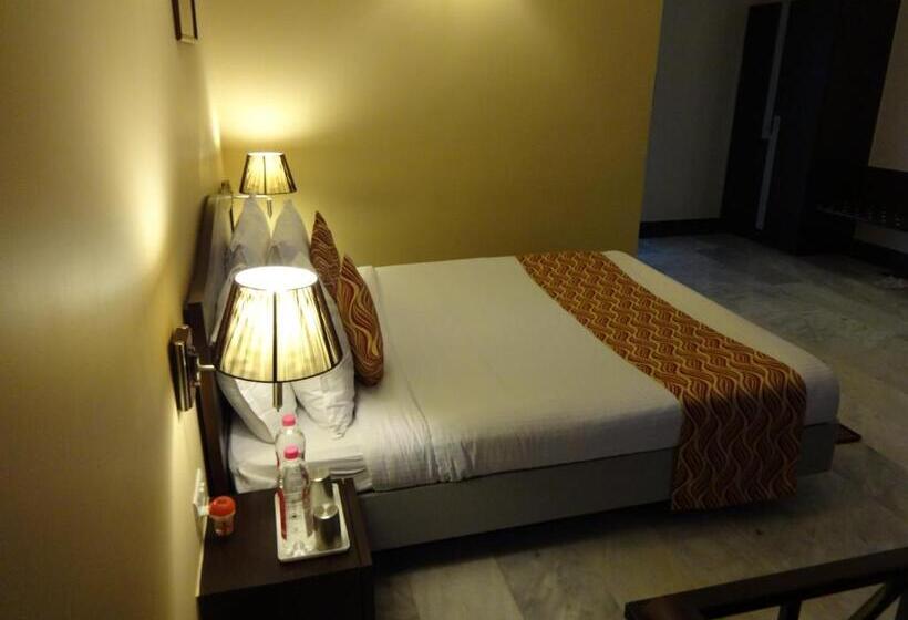 اتاق لوکس, Capitol Residency