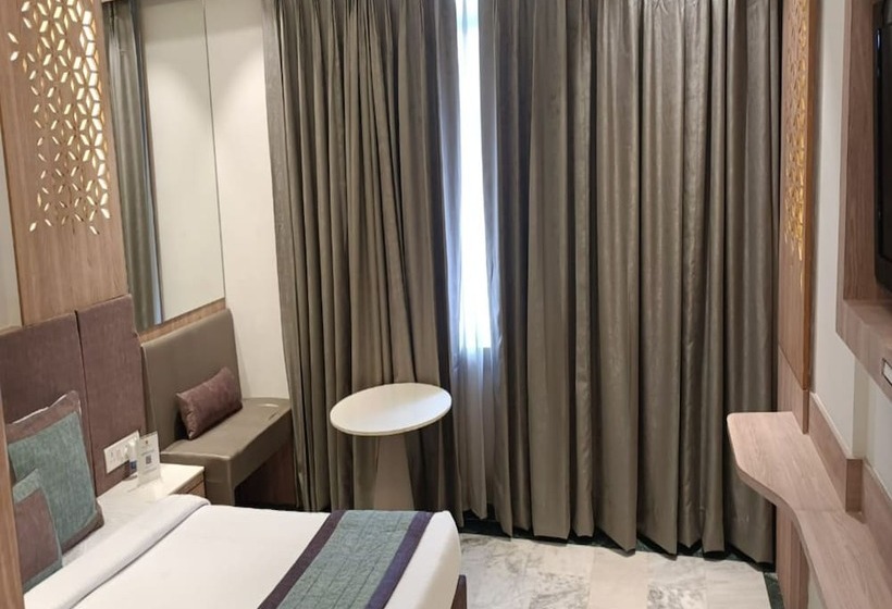 اتاق لوکس, Capitol Residency