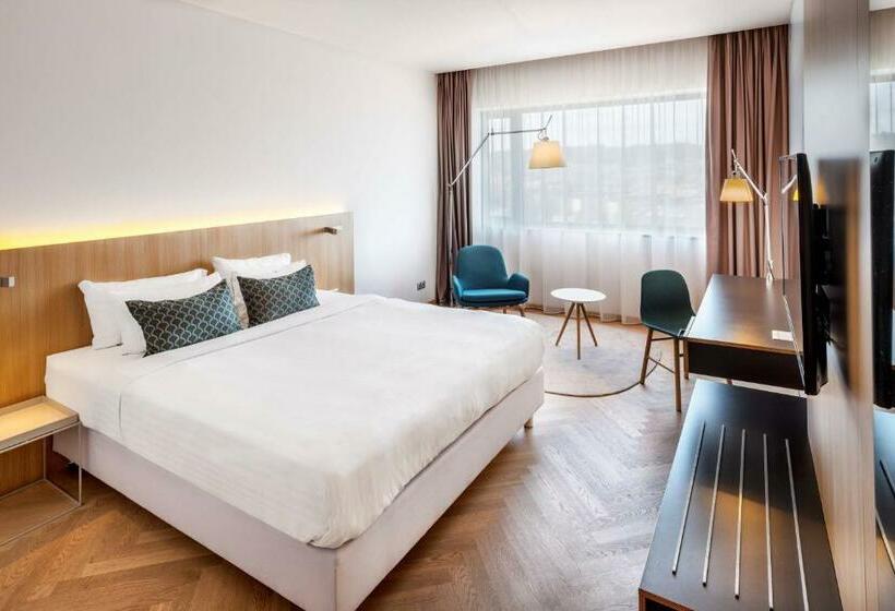 اتاق استاندارد با تخت بزرگ, Courtyard By Marriott Brno