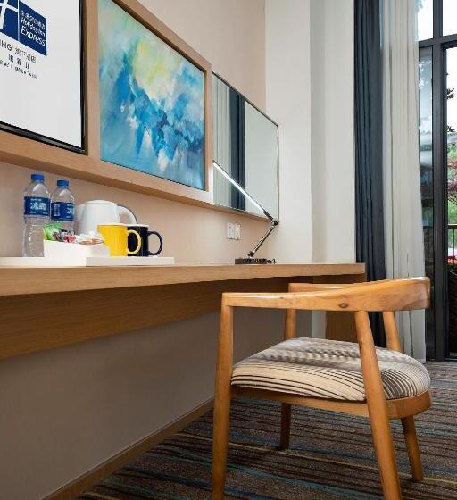 اتاق استاندارد با تخت بزرگ, Holiday Inn Express Emei Mountain, An Ihg