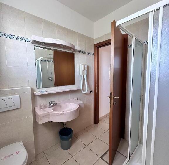 اتاق استاندارد با بالکن, Holiday