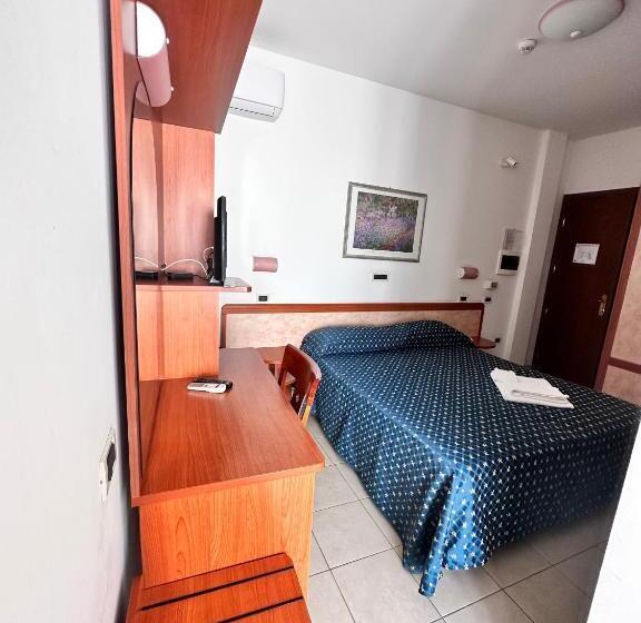 اتاق استاندارد با بالکن, Holiday