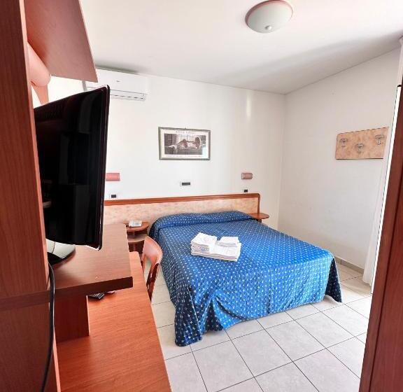 اتاق استاندارد با بالکن, Holiday
