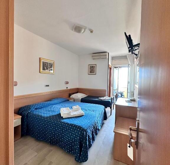 اتاق استاندارد سه نفره, Holiday