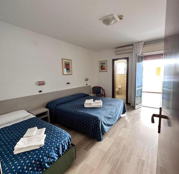 اتاق استاندارد سه نفره, Holiday
