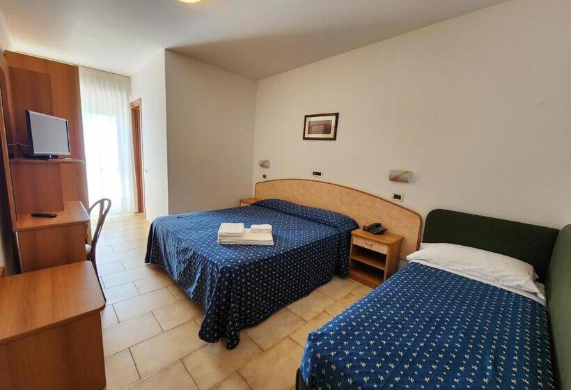 اتاق استاندارد سه نفره, Holiday