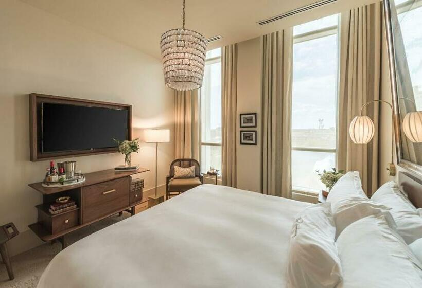 اتاق استاندارد با تخت بزرگ, The Dewberry Charleston