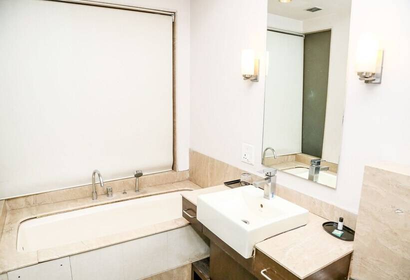 اتاق لوکس, Western Court Panchkula