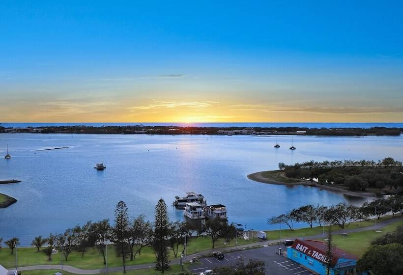 آپارتمان 2 خوابه, Palmerston Tower On Southport Broadwater