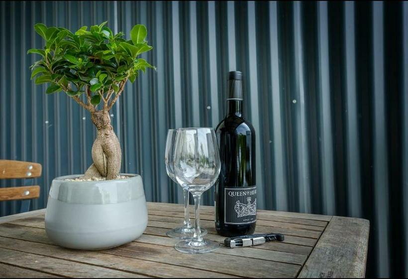 سوییت, Brenaissance Wine & Stud Estate
