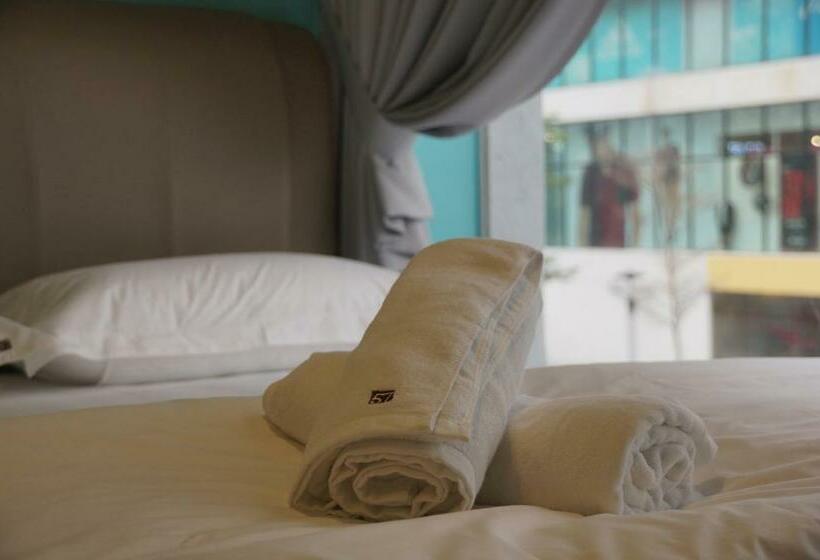 اتاق لوکس, 57