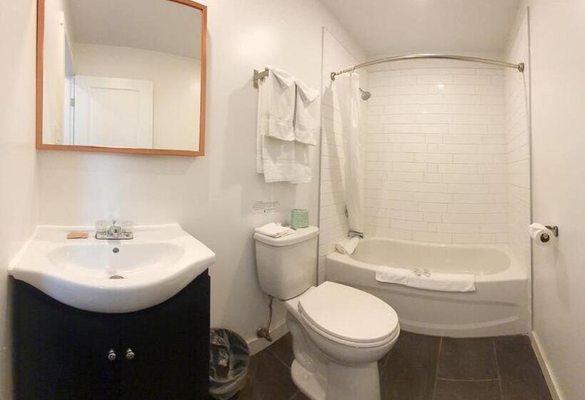 اتاق استاندارد, Cloud 9 Inn