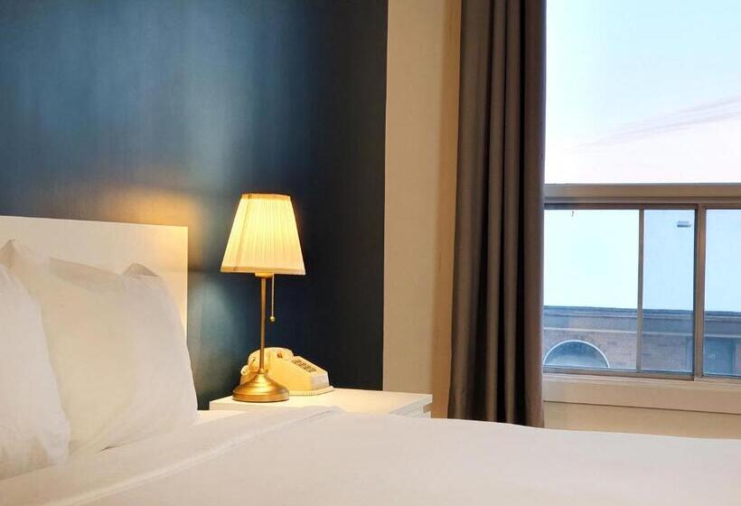 اتاق استاندارد, Cloud 9 Inn