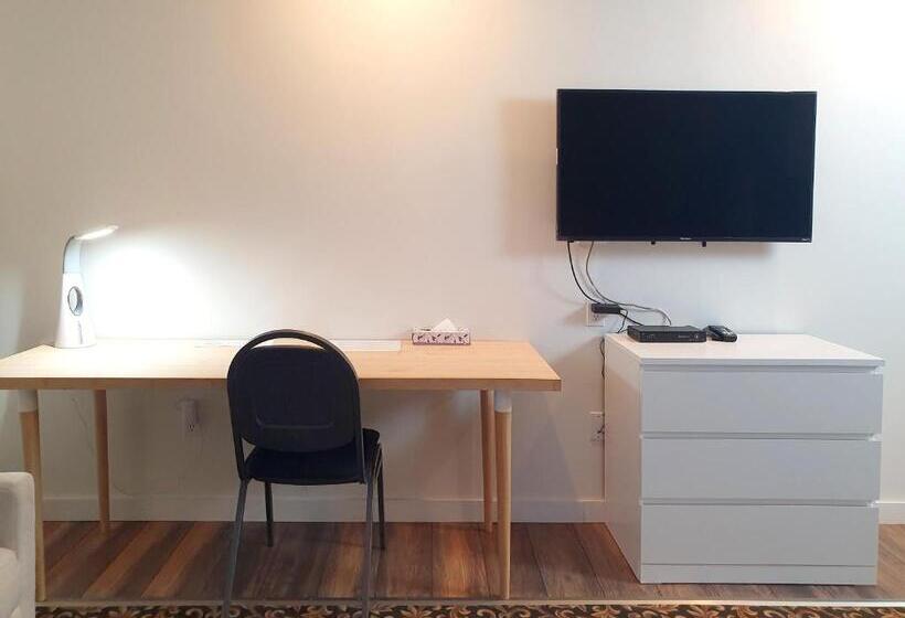 اتاق استاندارد, Cloud 9 Inn