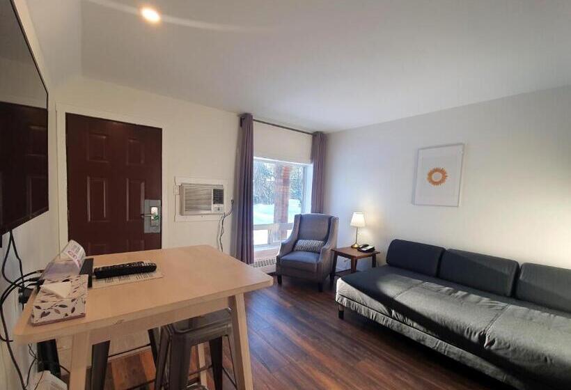 اتاق خانوادگی, Cloud 9 Inn