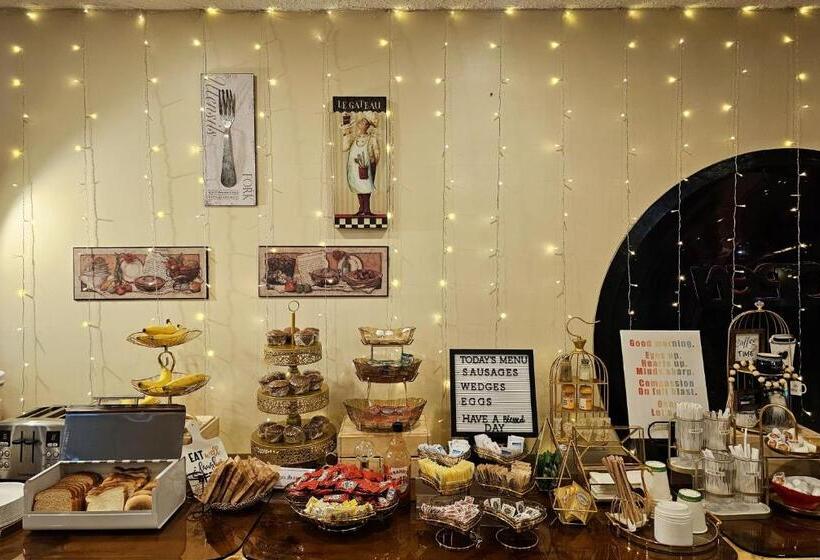 اتاق اکونومی, Cloud 9 Inn
