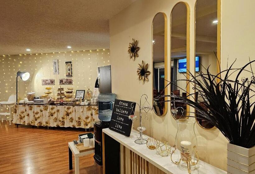 اتاق اکونومی, Cloud 9 Inn