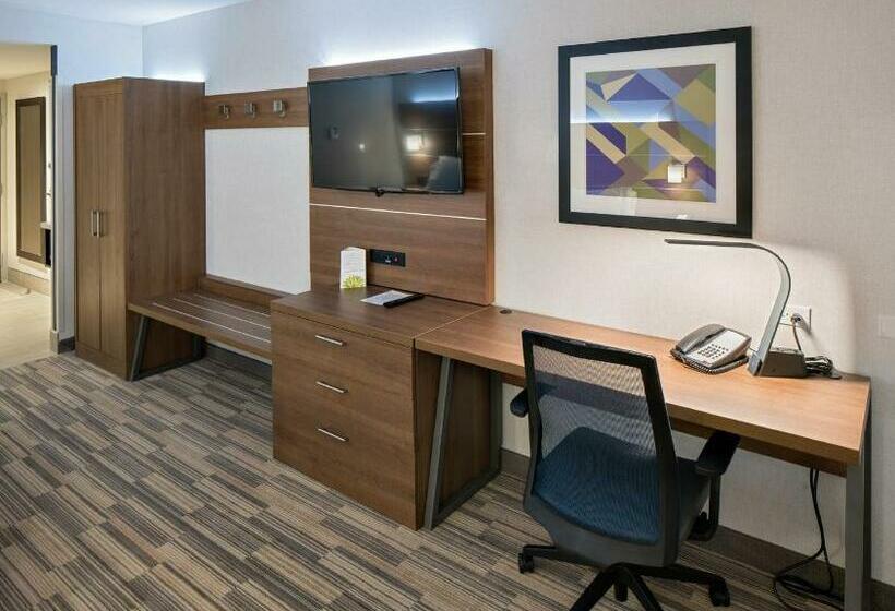 适合残疾人士使用的带超级大床的标准间, Holiday Inn Express   Red Deer North, An Ihg