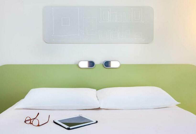 اتاق استاندارد با تخت‌های تاشو, Ibis Budget Mulhouse Centre Gare