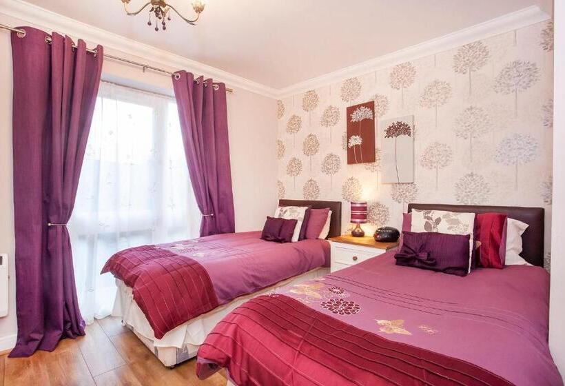 آپارتمان 3 خوابه, Riverbank View Three Bedroom Apartment With Free Parking