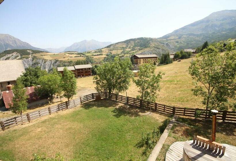 اتاق استاندارد با چشم‌انداز کوهستان, B&b Chalet La Providence