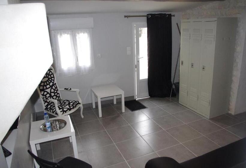 سوییت لوکس, Le Clos Des Oiseaux