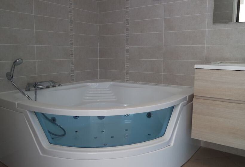 اتاق لوکس با چشم‌انداز دریا, Villa Perle De La Mer