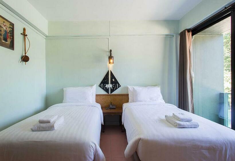 اتاق سوپریور با چشم‌انداز شهر, A Hotel Budget
