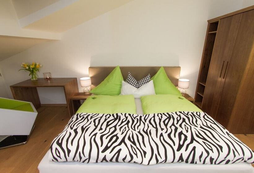 Habitaci�n Est�ndar Abuhardillada, Alpenblick