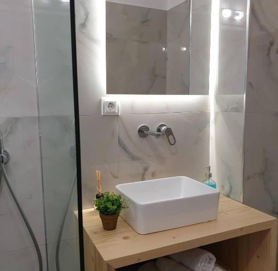 استودیو استاندارد با چشم‌انداز دریا و بالکن, Apart Hotel Llazari