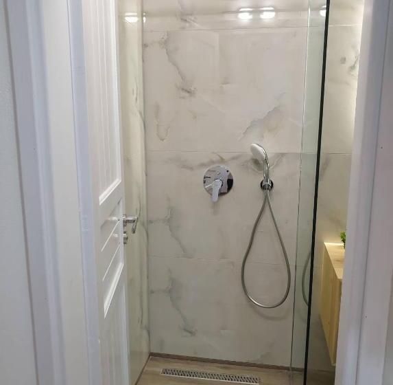 استودیو استاندارد با چشم‌انداز دریا و بالکن, Apart Hotel Llazari