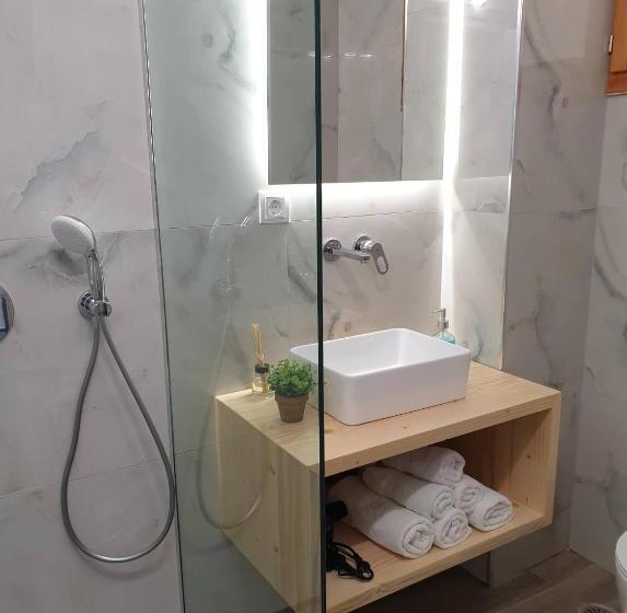 استودیو استاندارد با چشم‌انداز دریا و بالکن, Apart Hotel Llazari