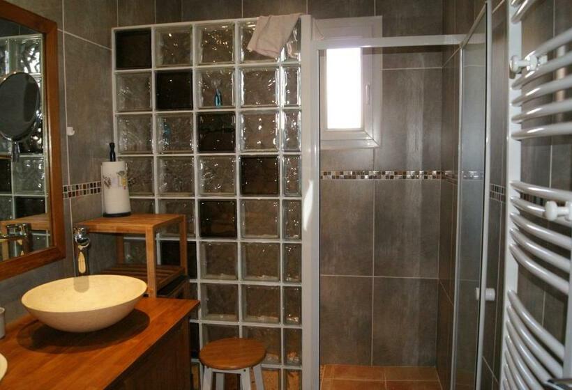 اتاق استاندارد, Chambres D'hôtes Le Libournais