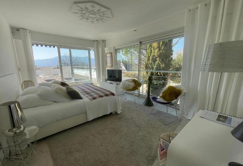 اتاق لوکس, La Villa Haute Corniche