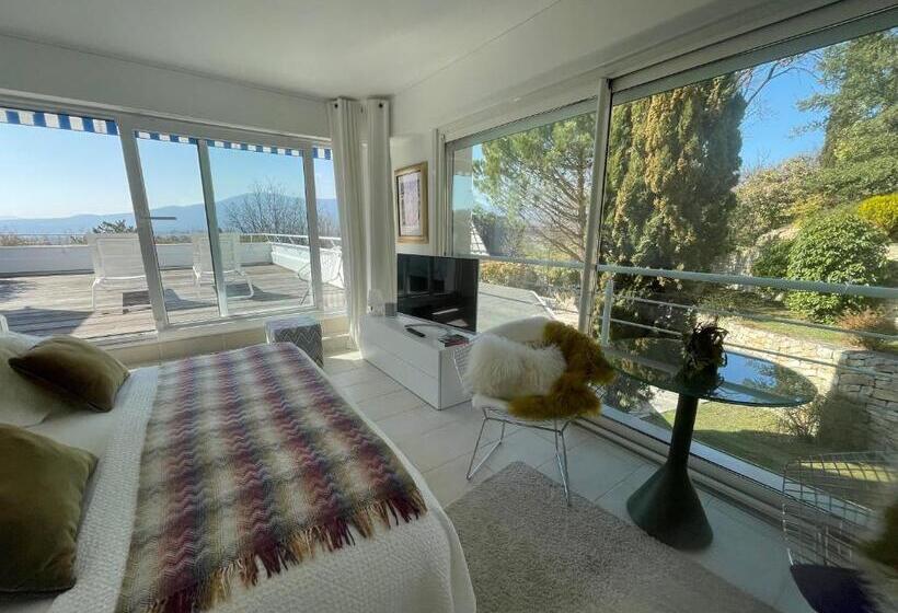 اتاق لوکس, La Villa Haute Corniche