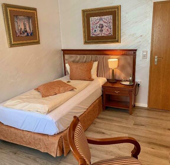 اتاق استاندارد یک نفره, Boutique Hotel Goldene Henne
