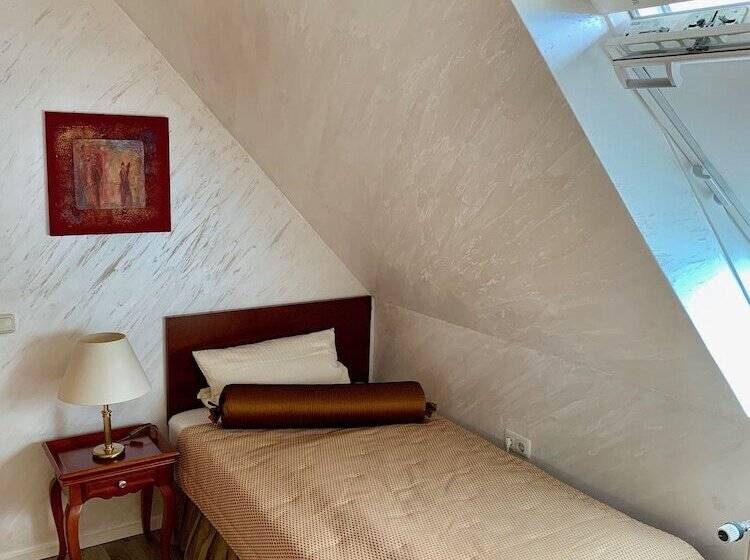 اتاق استاندارد یک نفره, Boutique Hotel Goldene Henne