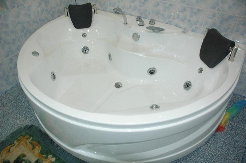 اتاق لوکس خانوادگی, Edemi