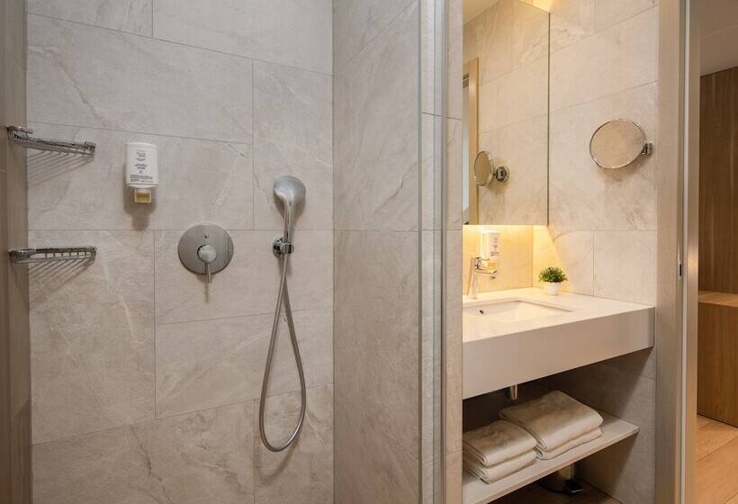 Habitaci�n Est�ndar Abuhardillada, Tamaris