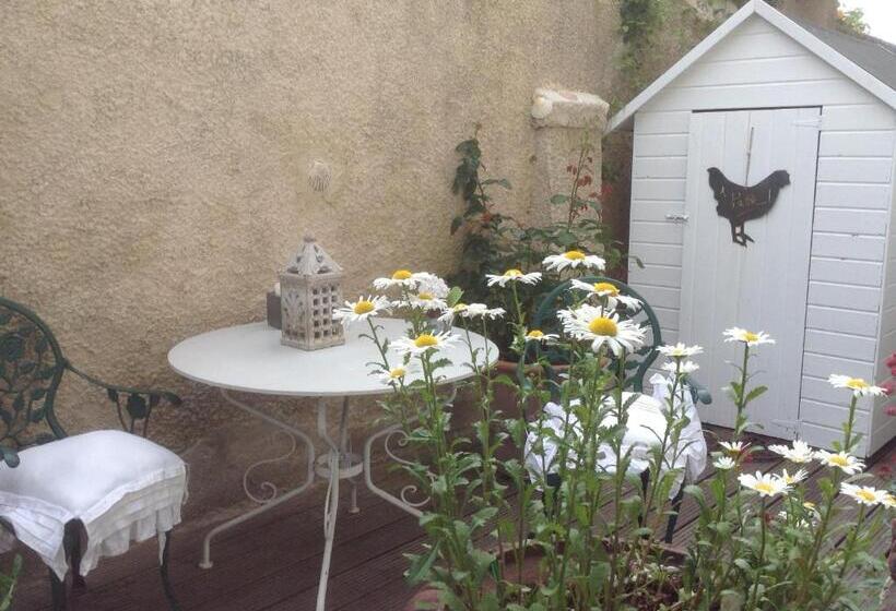 Standard room with outdoor bath, La Maison Du Phare De Honfleur Chambre D Hôtes B&b  Jacuzzi   Shabby Chic
